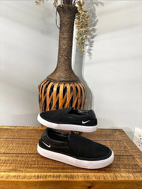 Nike CWS640 Black & White Slip On Sneakers US 6